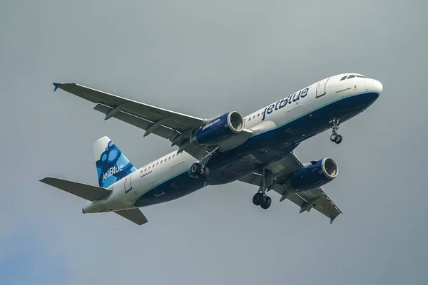 New York October 2021 Jetblue Airbus A320 Descending Landing Jfk — Stock Photo, Image