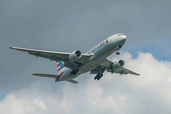 New York October 2021 American Airlines Boeing 777 Descending Landing — Stock Photo, Image