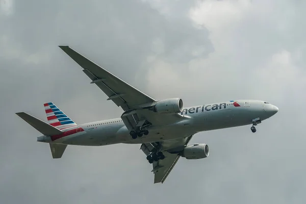 New York October 2021 American Airlines Boeing 777 Descending Landing — Stock Photo, Image