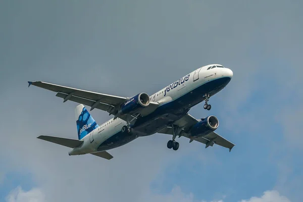 New York Octobre 2021 Jetblue Airbus A320 Descend Pour Atterrir — Photo
