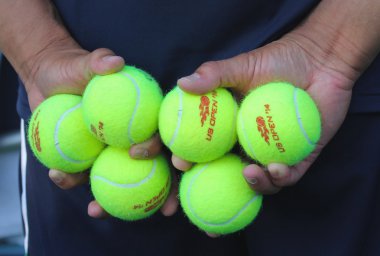 Topçu çocuk tenis holding billie jean king Ulusal Tenis Merkezi toplar.