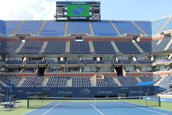 Estadio Arthur Ashe en el Billie Jean King National Tennis Center listo para el torneo US Open — Foto de Stock