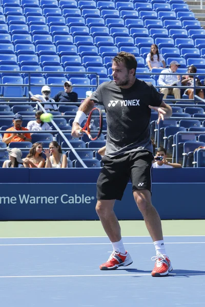 Grand slam mistrz stanislas wawrinka praktyk dla nas otworzyć 2014 w billie jean king krajowych kortów tenisowych — Zdjęcie stockowe