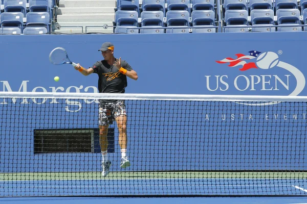 Tennisprofi Tomas Berdych trainiert für unser Open 2014 im Billie Jean King National Tennis Center — Stockfoto