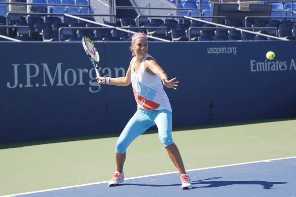 Duas vezes campeã do Grand Slam Victoria Azarenka treina para US Open 2014 no Billie Jean King National Tennis Center — Fotografia de Stock