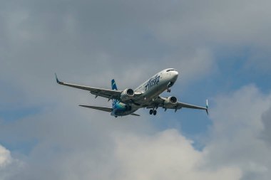 NEW YORK - 7 Ekim 2021: Alaska Airlines Boeing 737, New York 'taki JFK Uluslararası Havaalanı' na inmek için inmiştir. ABD 'nin en büyük beşinci havayolu şirketidir.