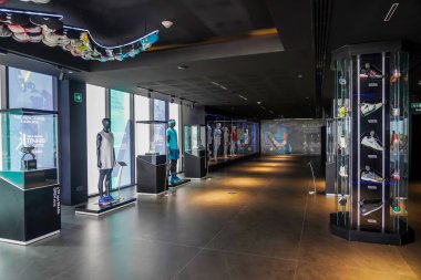 ISLA MUJERES, MEXICO - 19 Eylül 2021: Rafa Nadal Müzesi Costa Mujeres, Meksika 'daki Rafa Nadal Tenis Merkezi. Rafa Nadal Müzesi Xperience, spor kariyerinin en güzel anlarını tekrar yaşıyor. 