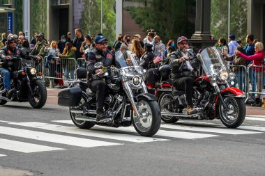 NEW YORK - 11 Kasım 2021 Vatansever Muhafız Birlikleri Manhattan 'daki 102. Yıllık Gaziler Günü Geçit Töreni' ne önderlik ediyor.