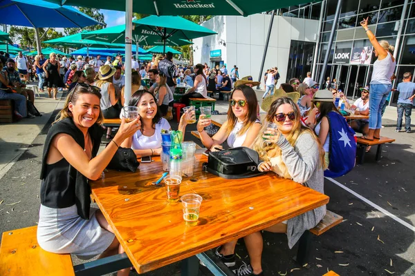 Melbourne Rakousko Června 2016 Tenisoví Fanoušci Užívají Sobotní Heineken Heineken — Stock fotografie