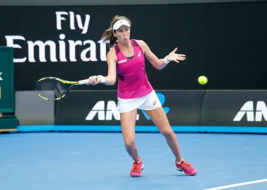 MELBOURNE, AUSTRALIA - 26 Ocak 2016: Melbourne Park 'ta oynanan 2016 Avustralya Açık çeyrek final karşılaşması sırasında İngiltere' den profesyonel tenisçi Johanna Konta