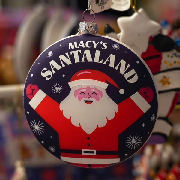 New York November 2021 Macy Santaland Themed Christmas Ornament Display — Stock Photo, Image