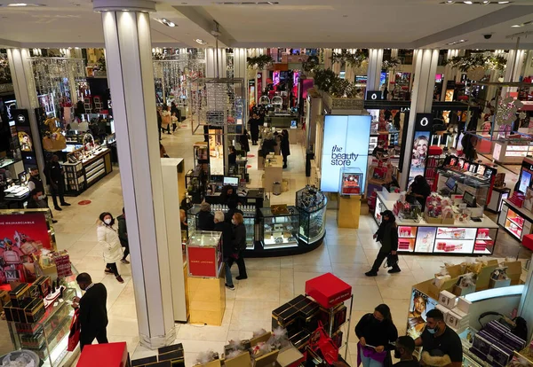 New York November 2021 Weihnachtsdekor Mit Believe Wahlkampfthema Macy Flagship — Stockfoto