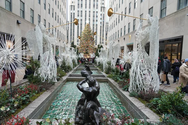 Нью Йорк Декабря 2021 Года Рождественские Украшения Елка Ангела Рокфеллеровском — стоковое фото