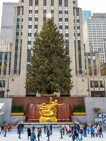 Nova Iorque Dezembro 2021 Rockefeller Center Árvore Natal Estátua Prometeu — Fotografia de Stock