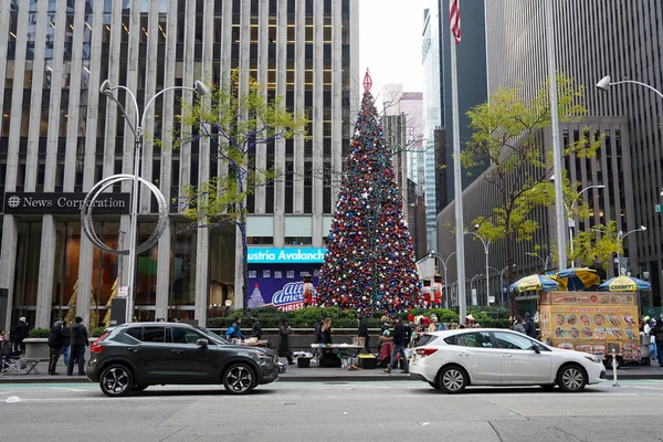 New York Prosince 2021 Všechny Americké Vánoční Stromky Před Budovou — Stock fotografie