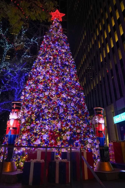 Νεα Υορκη Δεκεμβριου 2021 Όλο Αμερικανικό Χριστουγεννιάτικο Δέντρο Έξω Από — Φωτογραφία Αρχείου