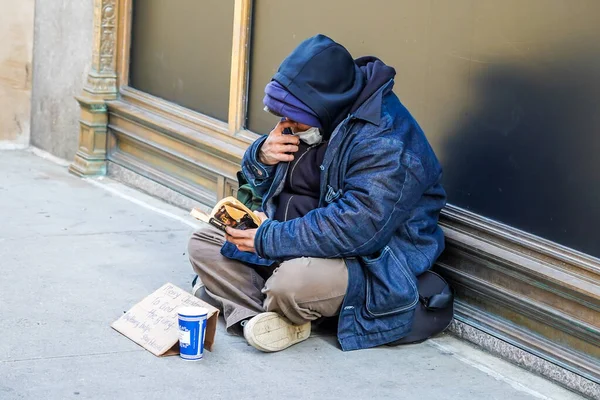 Nueva York Noviembre 2021 Homeless Man 5Th Avenue Midtown Manhattan —  Fotos de Stock