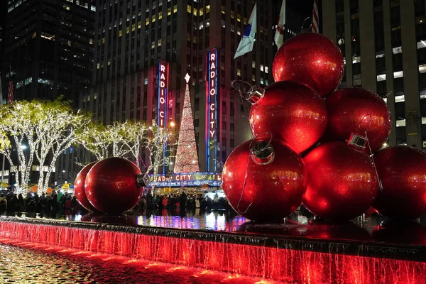 Нью Йорк Декабря 2021 Года Рождественские Украшения Возле Нью Йоркского — стоковое фото