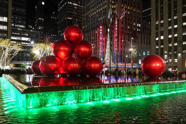 Nueva York Diciembre 2021 Decoraciones Navideñas Cerca Del Emblemático Radio — Foto de Stock