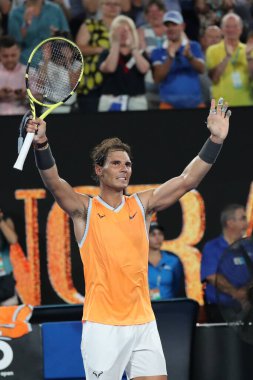 Melbourne, Avustralya - 24 Ocak 2019: on yedi kez Grand Slam şampiyonu İspanya Rafael Nadal kutluyor zafer 2019 Avustralya Açık Melbourne Park onun yarı final maçı sonrası