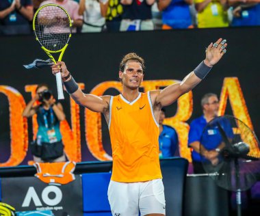Melbourne, Avustralya - 24 Ocak 2019: on yedi kez Grand Slam şampiyonu İspanya Rafael Nadal kutluyor zafer 2019 Avustralya Açık Melbourne Park onun yarı final maçı sonrası