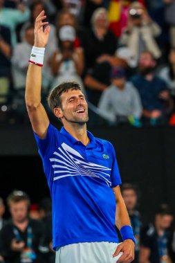 MELBOURNE, AUSTRALIA - 27 Ocak 2019: Sırbistan Grand Slam şampiyonu Novak Cokoviç, Melbourne Park 'ta oynanan 2019 Avustralya Açık' ta Rafael Nadal ile oynadığı final maçı sonrasında zaferini kutladı 