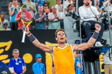 Melbourne, Avustralya - 24 Ocak 2019: on yedi kez Grand Slam şampiyonu İspanya Rafael Nadal kutluyor zafer 2019 Avustralya Açık Melbourne Park onun yarı final maçı sonrası