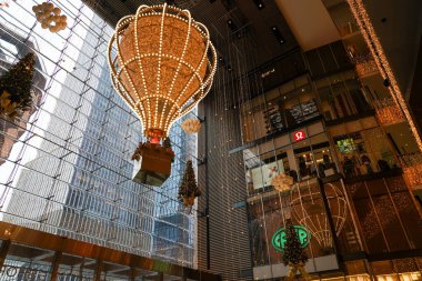 NEW YORK - 28 Kasım 2021: Hudson Yards Alışveriş Merkezi New York 'ta Tatil sezonu için dekore edildi