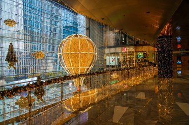 NEW YORK - 28 Kasım 2021: Hudson Yards Alışveriş Merkezi New York 'ta Tatil sezonu için dekore edildi