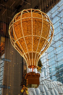 NEW YORK - 28 Kasım 2021: Hudson Yards Alışveriş Merkezi New York 'ta Tatil sezonu için dekore edildi