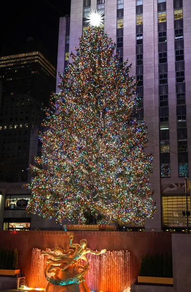 Nova Iorque Dezembro 2021 Rockefeller Center Árvore Natal Estátua Prometeu — Fotografia de Stock