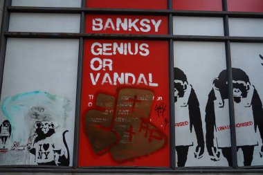 New York - 14 Kasım 2021 Banksy: Dahi mi Vandal mı? New York 'ta sergi