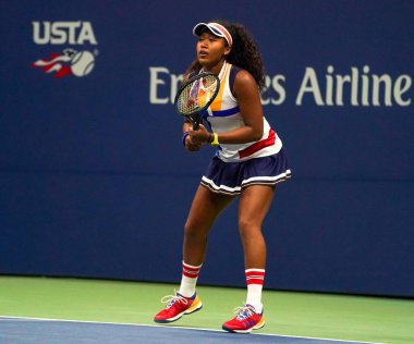NEW YORK - 29 AUGust 2017: Japonya 'dan profesyonel tenisçi Naomi Osaka Billie Jean King Ulusal Tenis Merkezi' nde oynanan 2017 ABD Açık ilk tur müsabakasında görev aldı