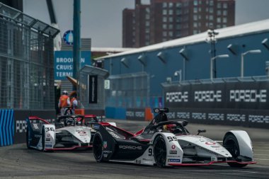 NEW YORK - 11 Temmuz 2021: TAG Heuer Porsche Formula E Takımı 'ndan Pascal Wehrlein (99) 2021 ABB Formula E Dünya Şampiyonası New York E-Prix yarışı 11
