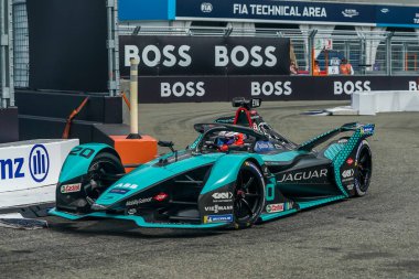 NEW YORK - 11 Temmuz 2021: Mitch Evans (20) 2021 ABB Formula E Dünya Şampiyonası sırasında Formula E 'yi kullanan Jaguar Racing Team üyesi