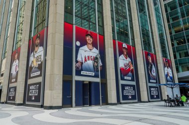 NEW YORK - 22 Temmuz 2021 New York 'taki MLB Bayrak Gemisi Mağazası. MLB NYC, ABD 'deki ilk kalıcı MLB perakende mağazasıdır.
