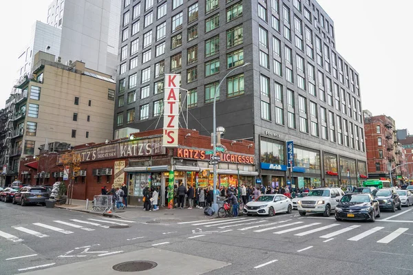 New York December 2021 Tourists Locals Stay Line Historical Katz — Stockfoto