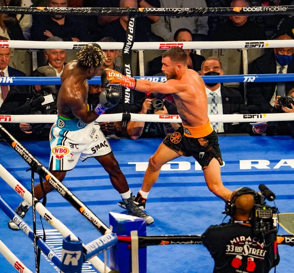 New York December 2021 Vasiliy Lomachenko Ukraine Black Trunks Richard — Stockfoto