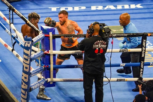 New York December 2021 Vasiliy Lomachenko Ukraine Black Trunks Richard — Stockfoto