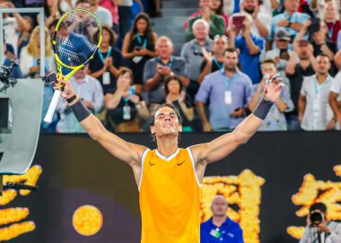 MELBOURNE, AUSTRALYA - 22 Ocak 2019: 17 İspanya Grand Slam şampiyonu Rafael Nadal, Melbourne Park 'ta oynanan 2019 Avustralya Açık' taki çeyrek final karşılaşmasından sonra zaferini kutladı.