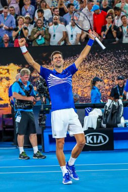 MELBOURNE, AUSTRALYA - 25 Ocak 2019 Grand Slam Şampiyonu Novak Cokoviç, Melbourne Park 'ta oynanan 2019 Avustralya Açık' taki yarı final karşılaşması sonrasında zaferini kutladı