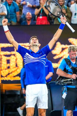 MELBOURNE, AUSTRALYA - 25 Ocak 2019 Grand Slam Şampiyonu Novak Cokoviç, Melbourne Park 'ta oynanan 2019 Avustralya Açık' taki yarı final karşılaşması sonrasında zaferini kutladı