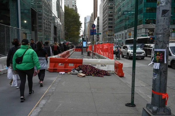 New York November 2021 Homeless Man 5Th Avenue Midtown Manhattan — Stock Photo, Image