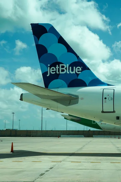 Cancun Mexico Lipiec 2021 Samolot Odrzutowy Blue Airways Pasie Startowym — Zdjęcie stockowe