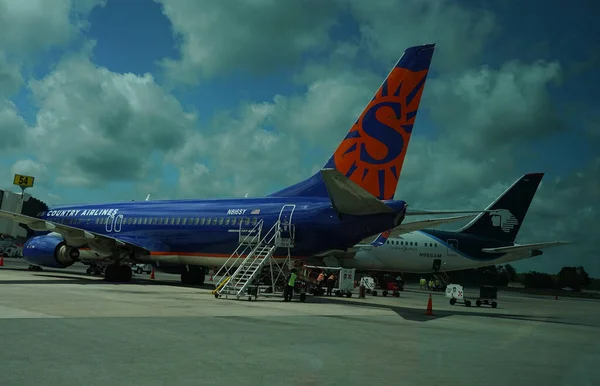 Cancun Mexiko Juli 2021 Flugzeuge Von Sun Country Airlines Und — Stockfoto