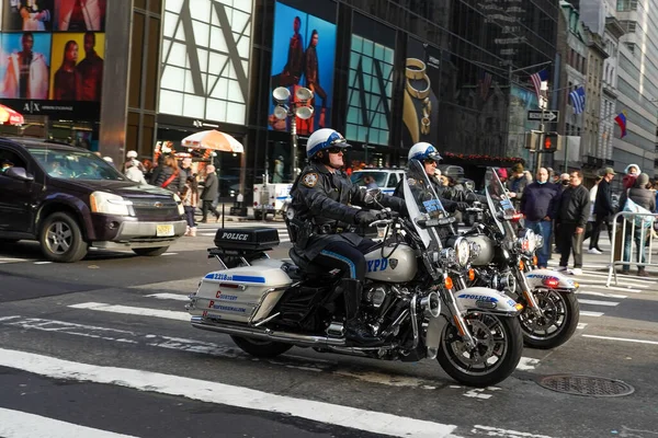 New York December 2021 Nypd Highway Patrol Officers Motorcycles Providing — Stock Photo, Image