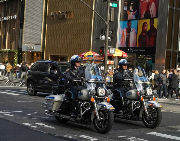 New York December 2021 Nypd Highway Patrol Officers Motorcycles Providing — Stock Photo, Image