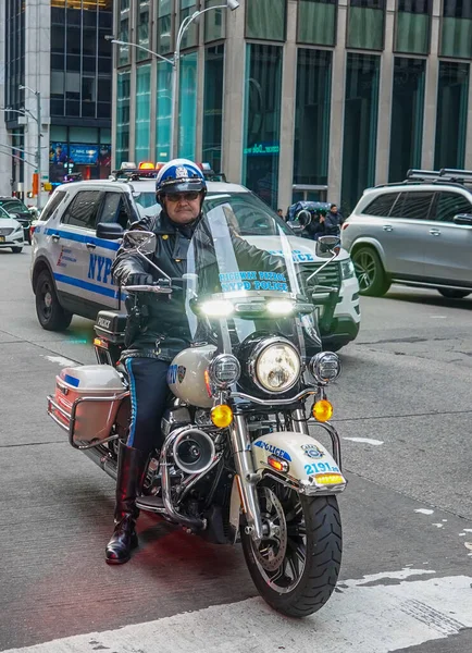 New York December 2021 Nypd Highway Patrol Officers Motorcycles Providing — Stock Photo, Image