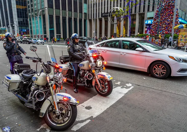 New York December 2021 Nypd Highway Patrol Officers Motorcycles Providing — Stock Photo, Image