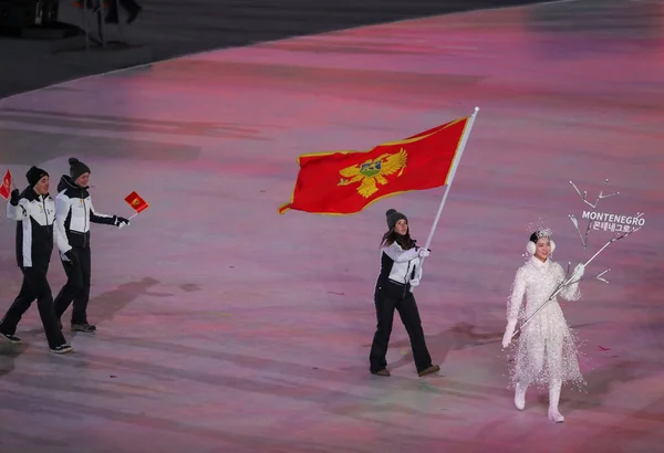 2018年2月9日 平昌で開催された平昌2018オリンピック開会式にモンテネグロ代表チームが参加 — ストック写真